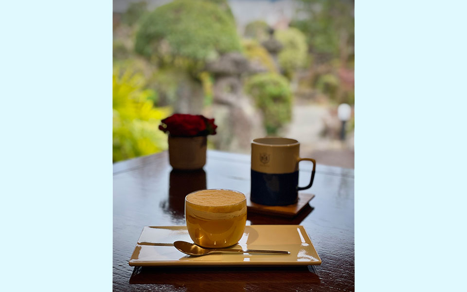 寶常にて、地元人気スイーツと珈琲のセット