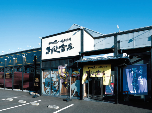 本店『焼肉本舗 きりしま畜産』以外に、一人でも立ち寄りやすい『ホルモン市場 きりしま畜産』、完全個室の『きりしま畜産 hanare』の計3店舗を展開。